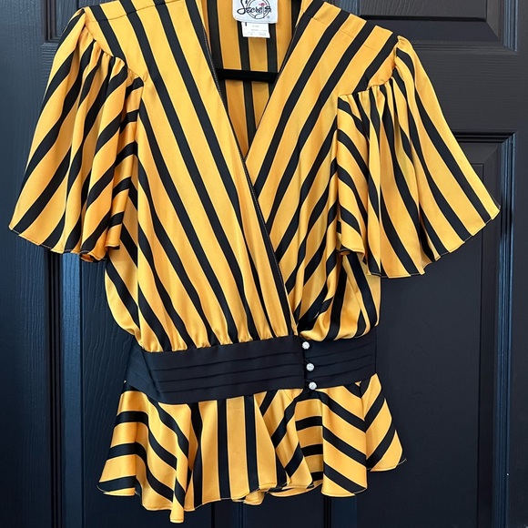 VINTAGE top! - Picture 2 of 6